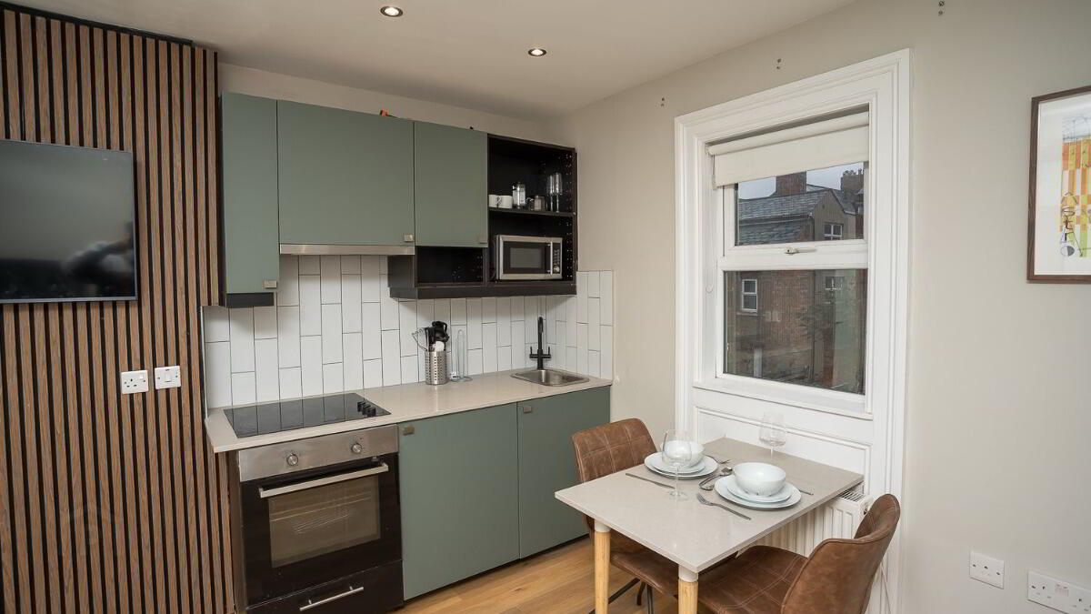 Apt 1, 31 Wellington Park 4 of 9