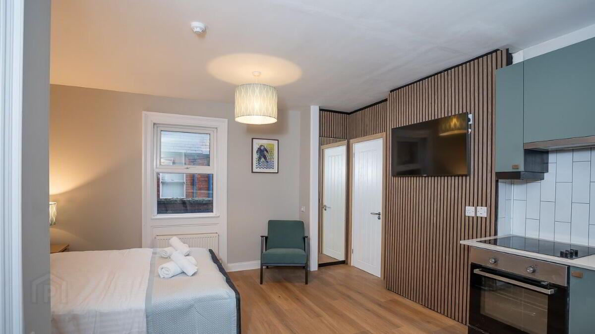 Apt 1, 31 Wellington Park 6 of 9