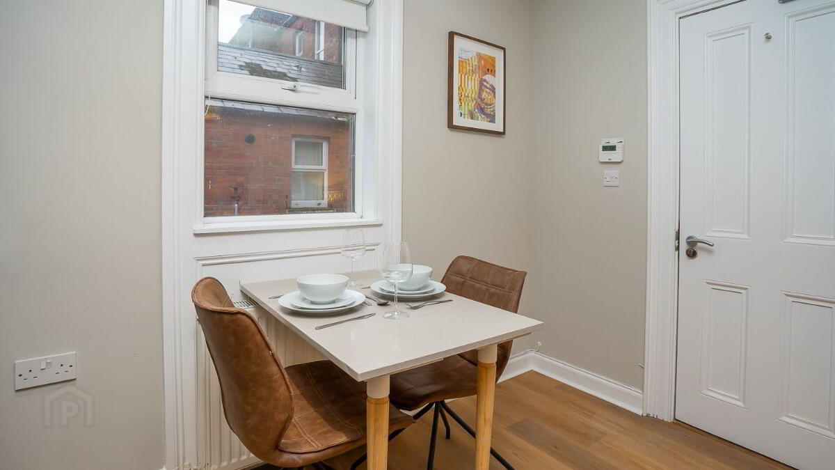 Apt 1, 31 Wellington Park 3 of 9