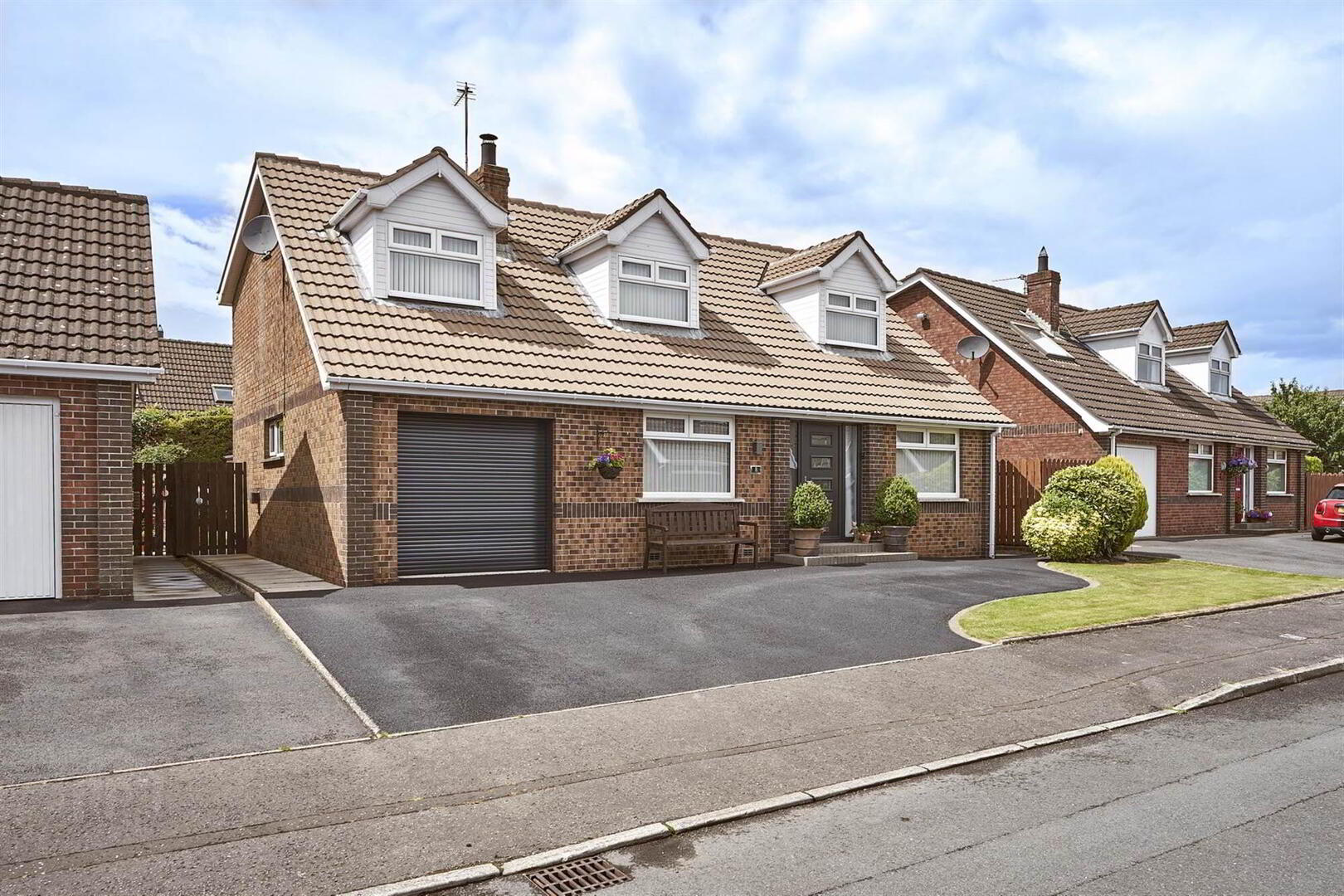 8 Dunkeld Court 1 of 26