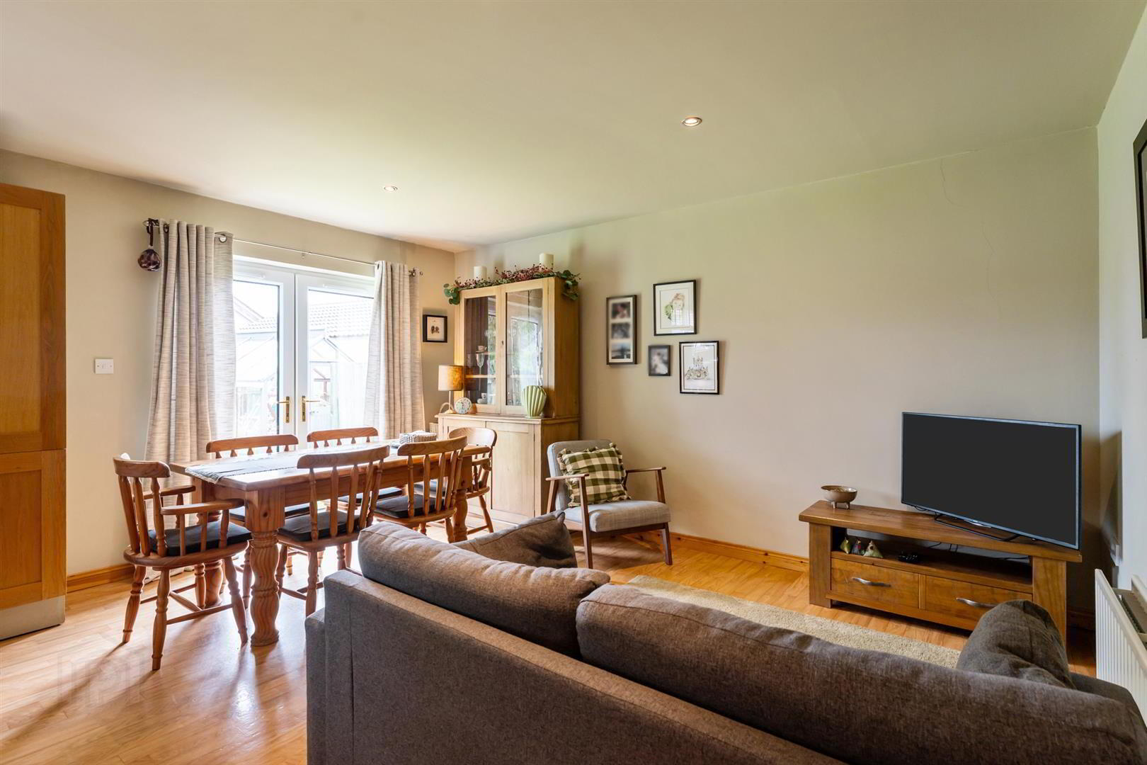 16 Castle Meadow Road 9 of 26