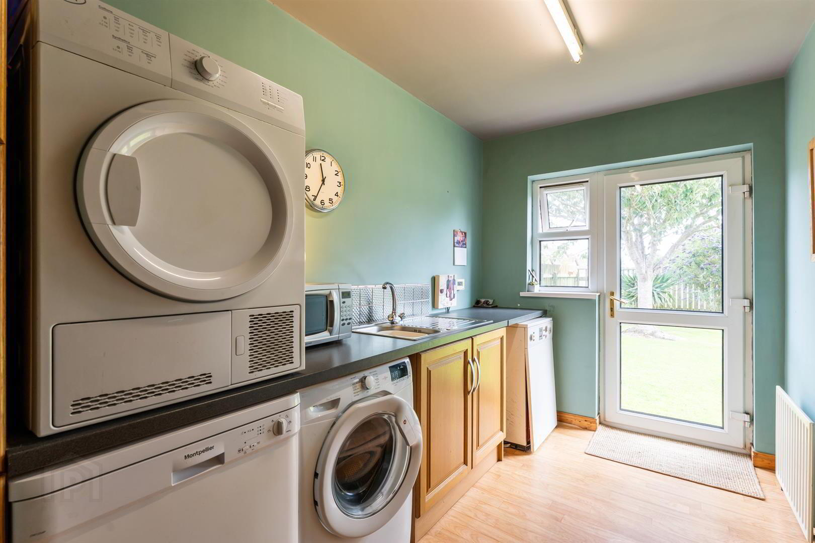 16 Castle Meadow Road 11 of 26