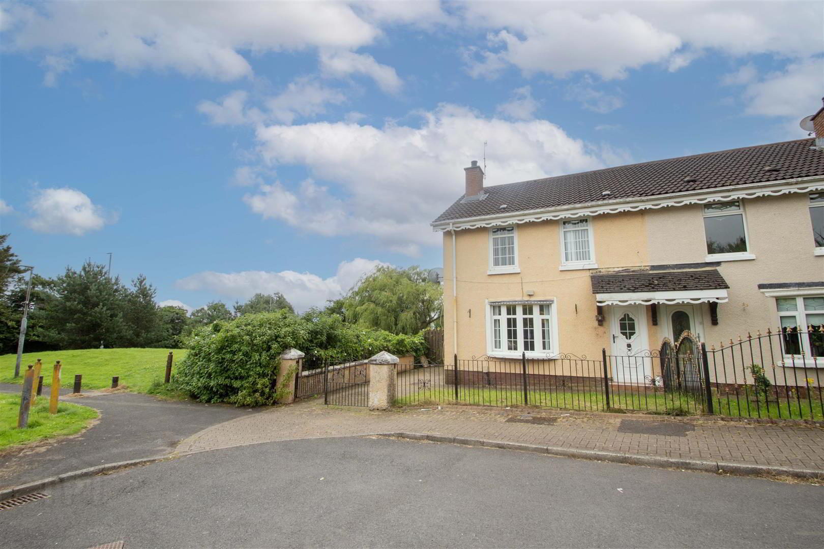 2 Ardcaoin Avenue 1 of 21