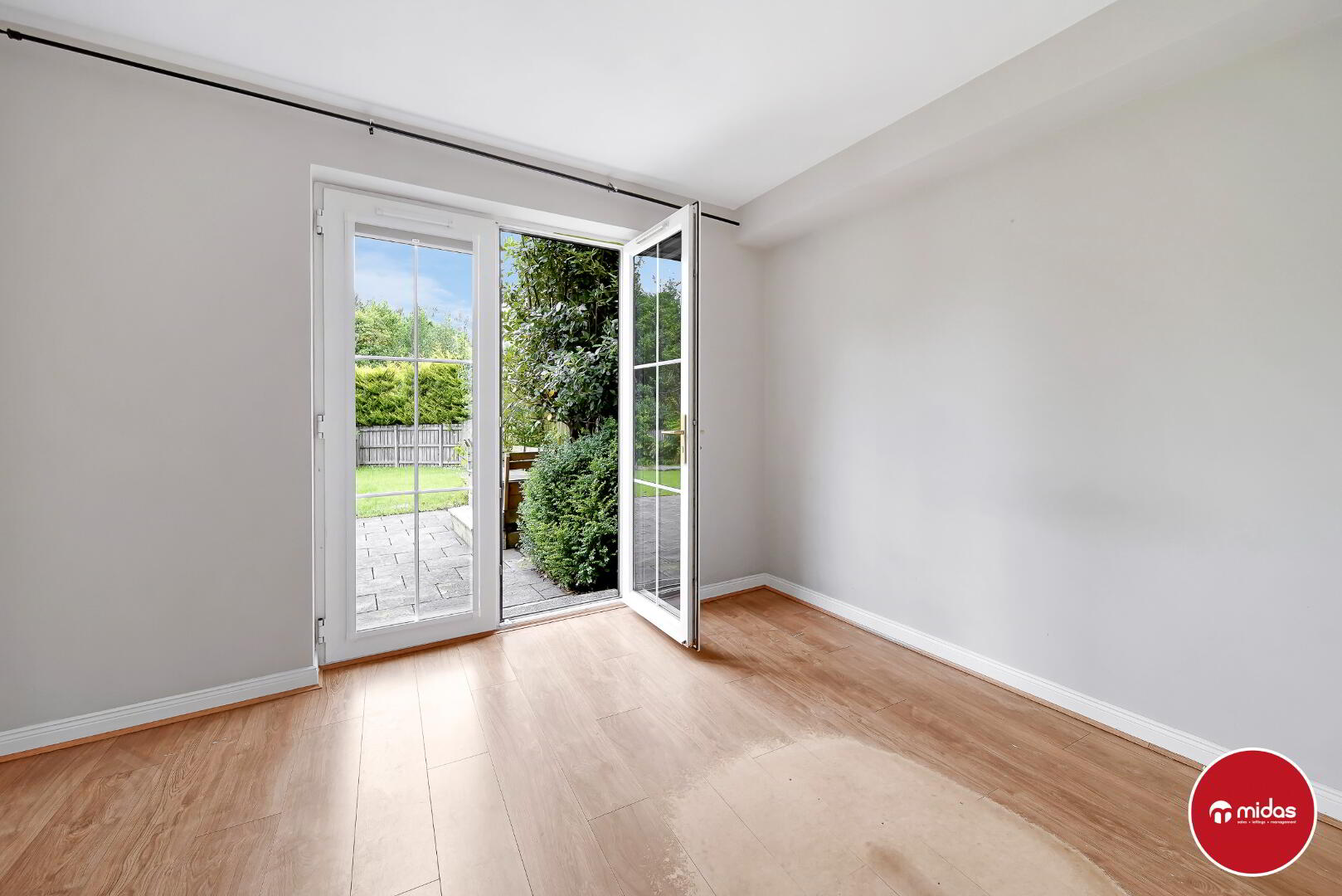 104 Waterfoot Park 8 of 24