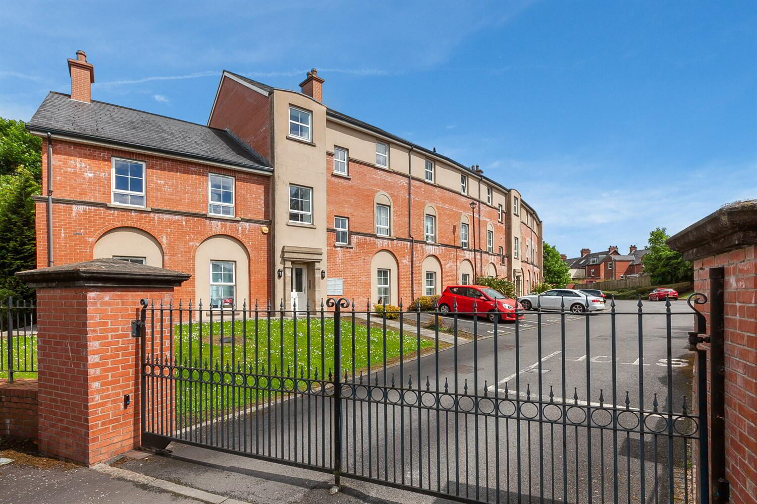 68 Milfort Mews 1 of 12