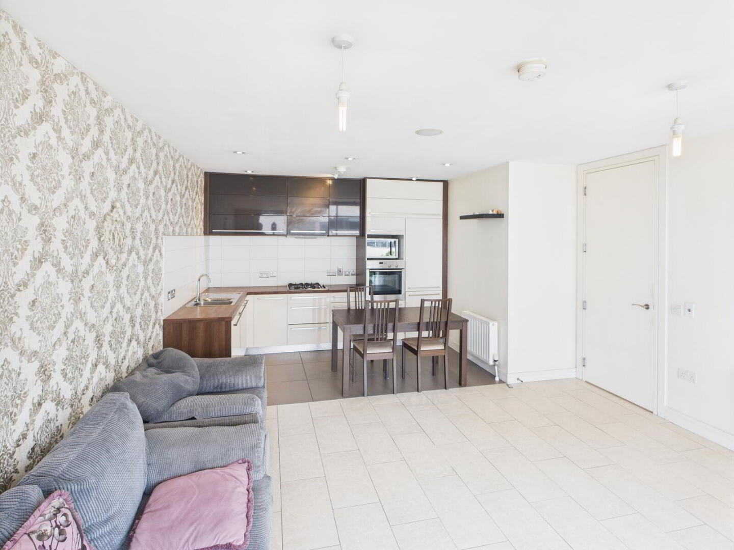 3-15 The Arc, 2j Queens Road 3 of 9