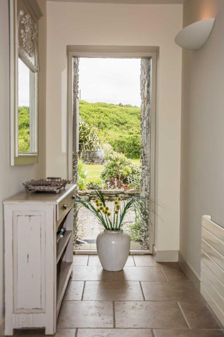 The Stone House, Rossbrin 8 of 35