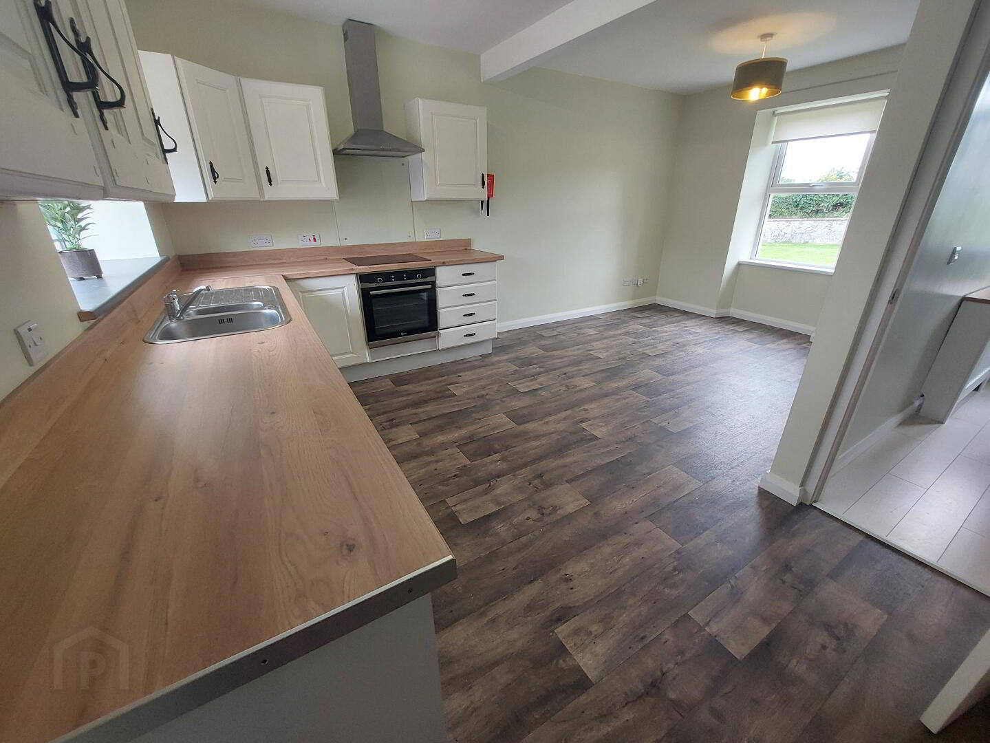 21 Scotstown Road 4 of 14