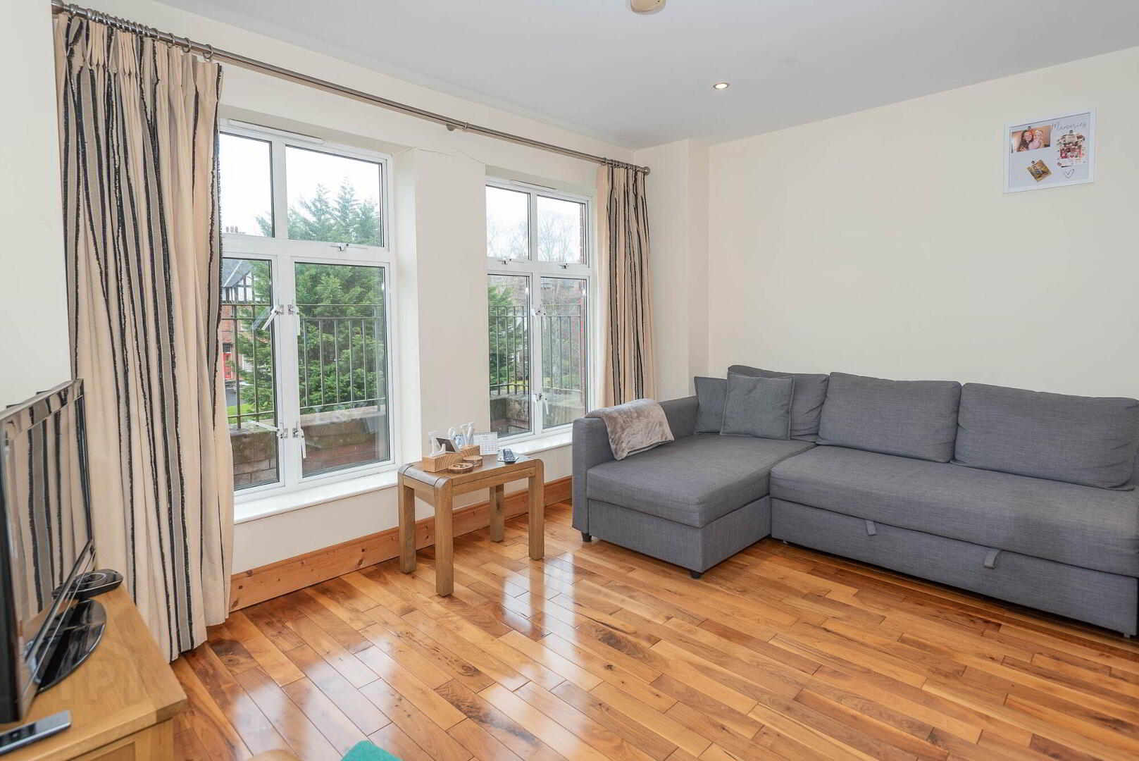 Apt 9, 1 Deramore Park South 7 of 15