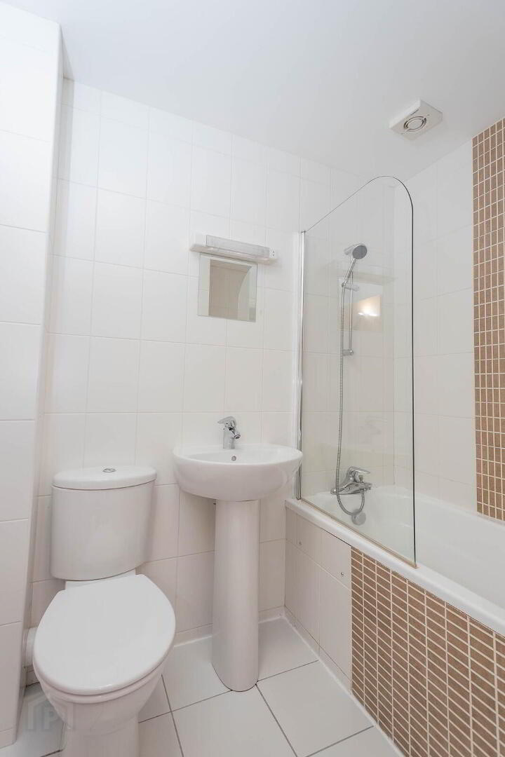 Apt 9, 1 Deramore Park South 13 of 15