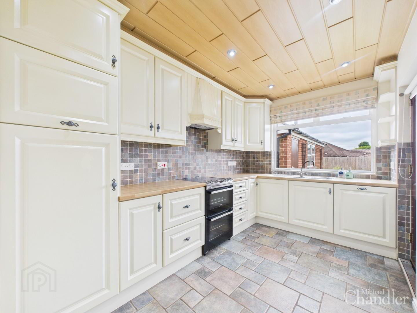 22 Kerrymount Avenue 5 of 14