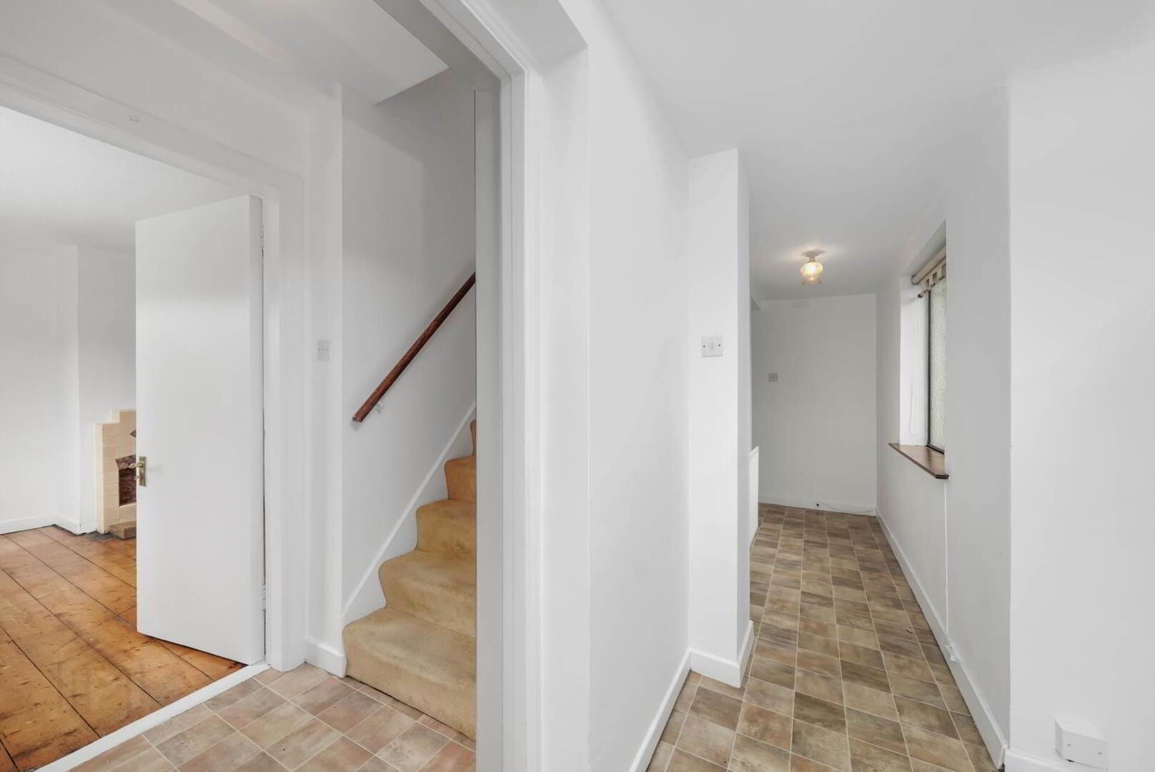 23 Larkfield Grove 5 of 31