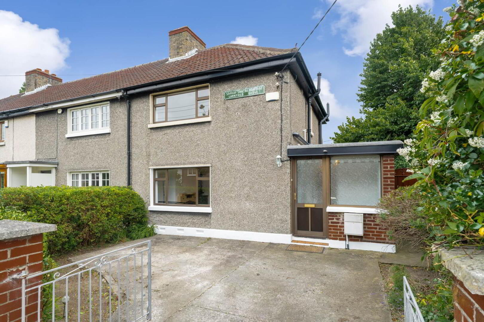 23 Larkfield Grove 1 of 31