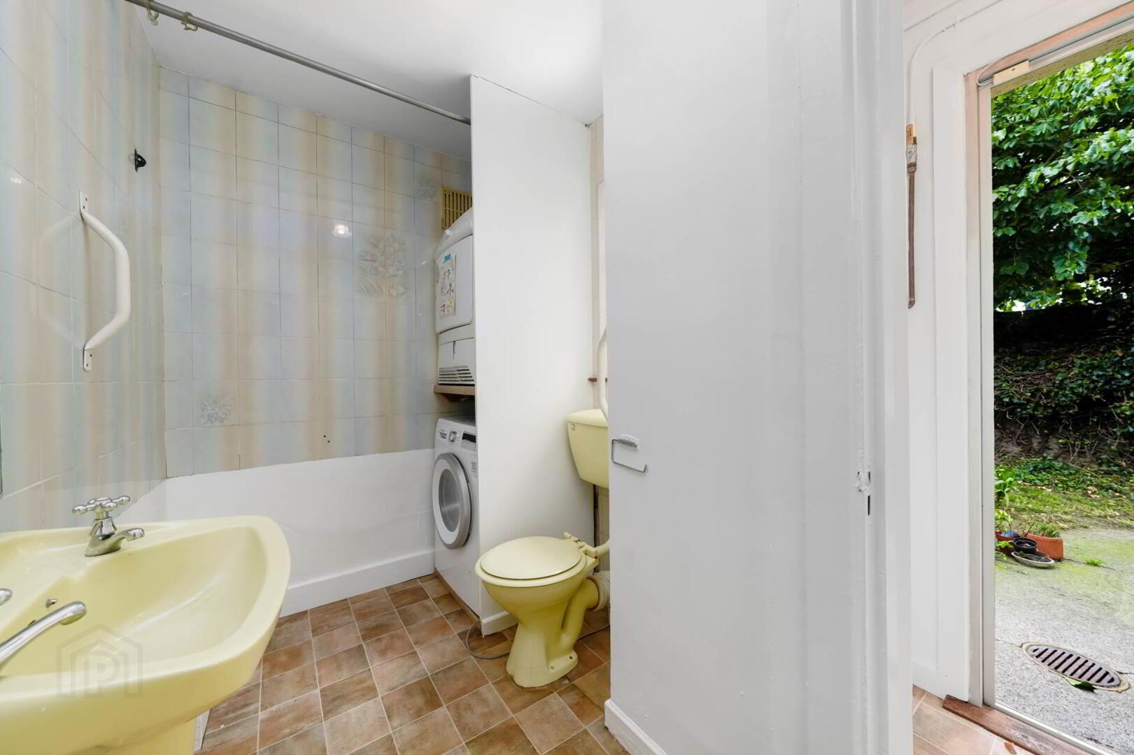 23 Larkfield Grove 13 of 31