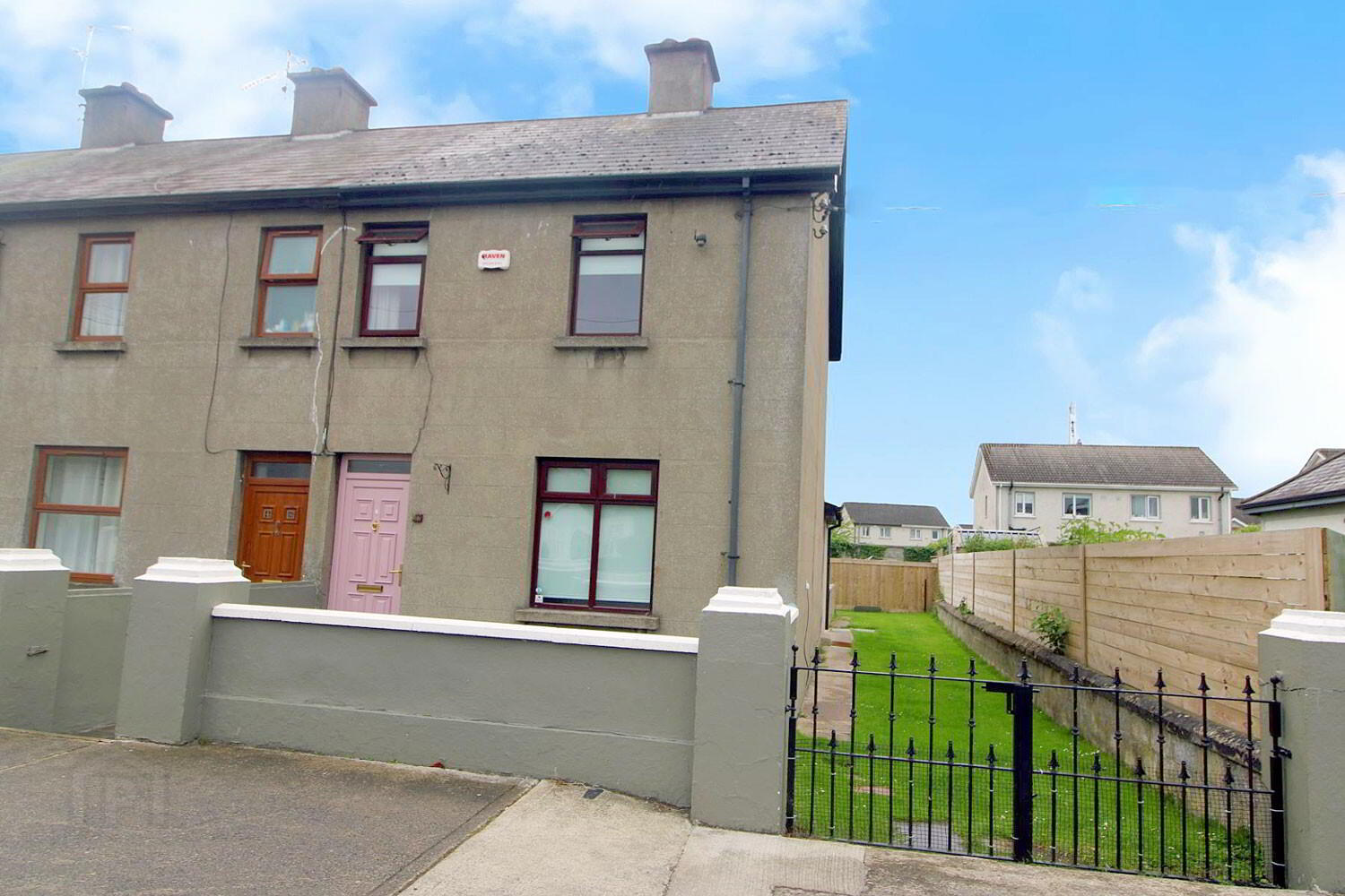 46 Avenue Road 1 of 13