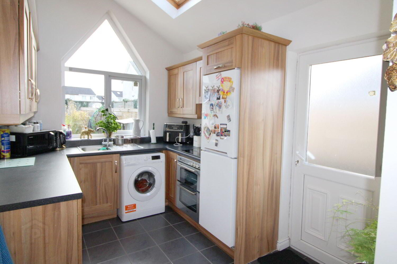 46 Avenue Road 4 of 13