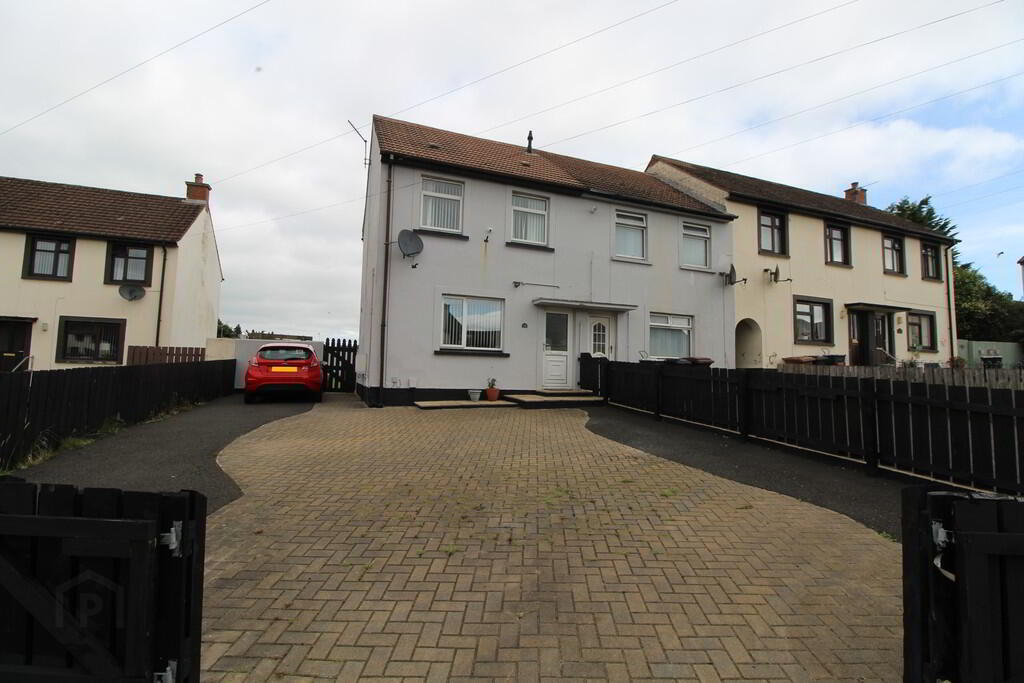 34 Queens Park, Newtownabbey 1 of 15