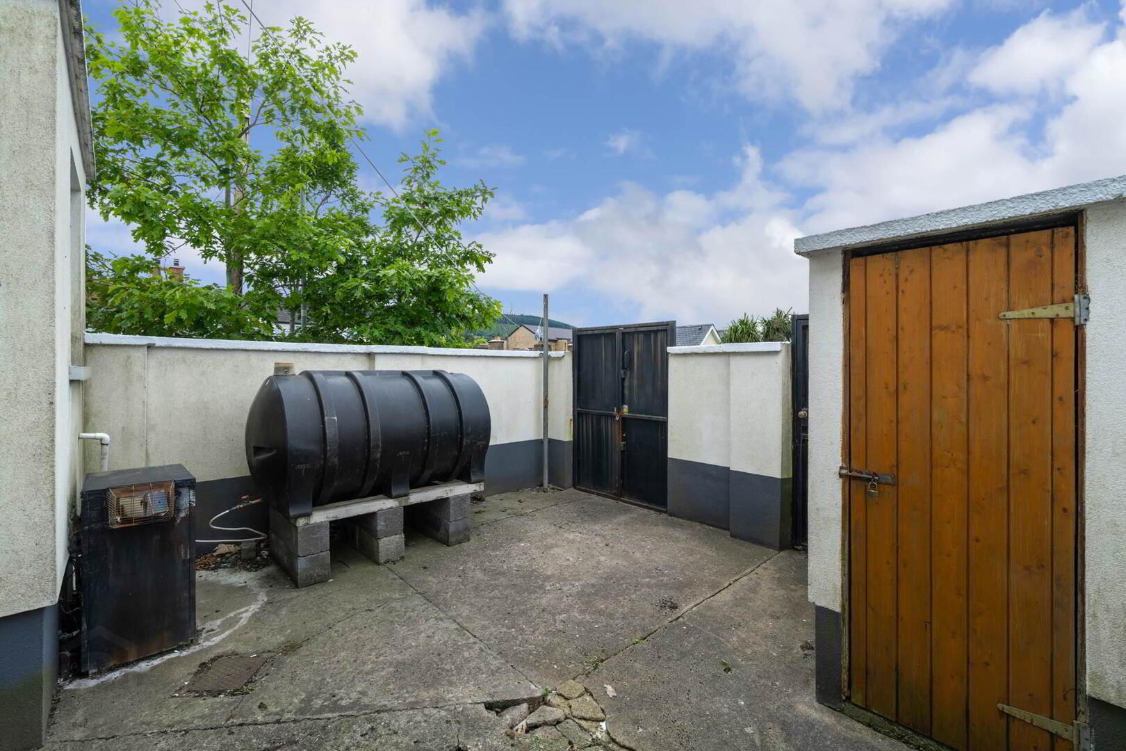 1 Cromlech Close 24 of 35