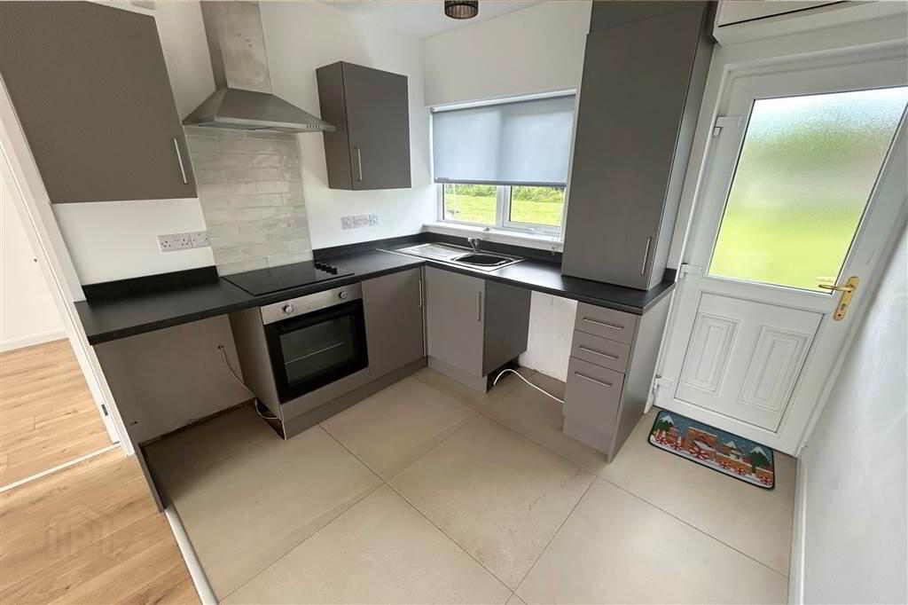 32 Skipperstone Drive 3 of 6