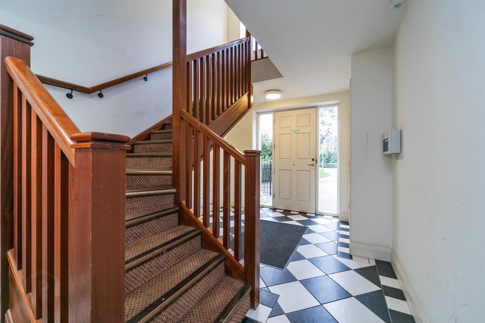 Apt 4, 50 Fortwilliam Demesne 4 of 14