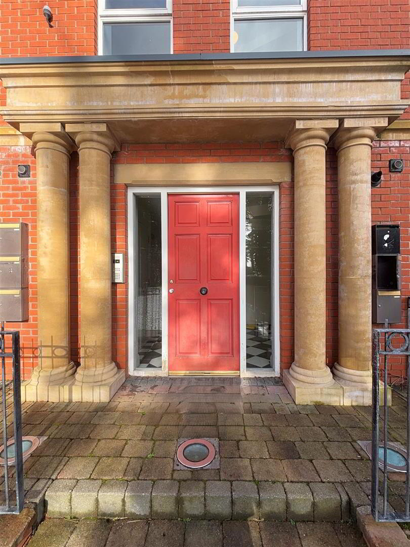 Apt 4, 50 Fortwilliam Demesne 3 of 14