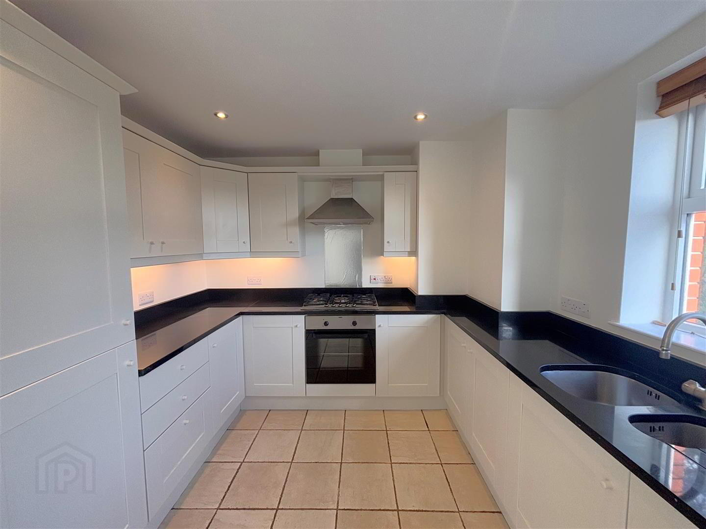 Apt 4, 50 Fortwilliam Demesne 10 of 14