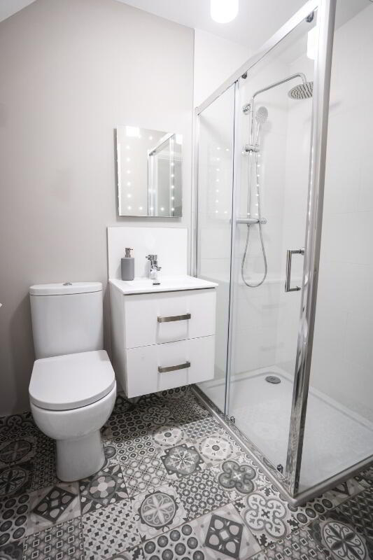 Apartment 1 45 University Street 6 of 8