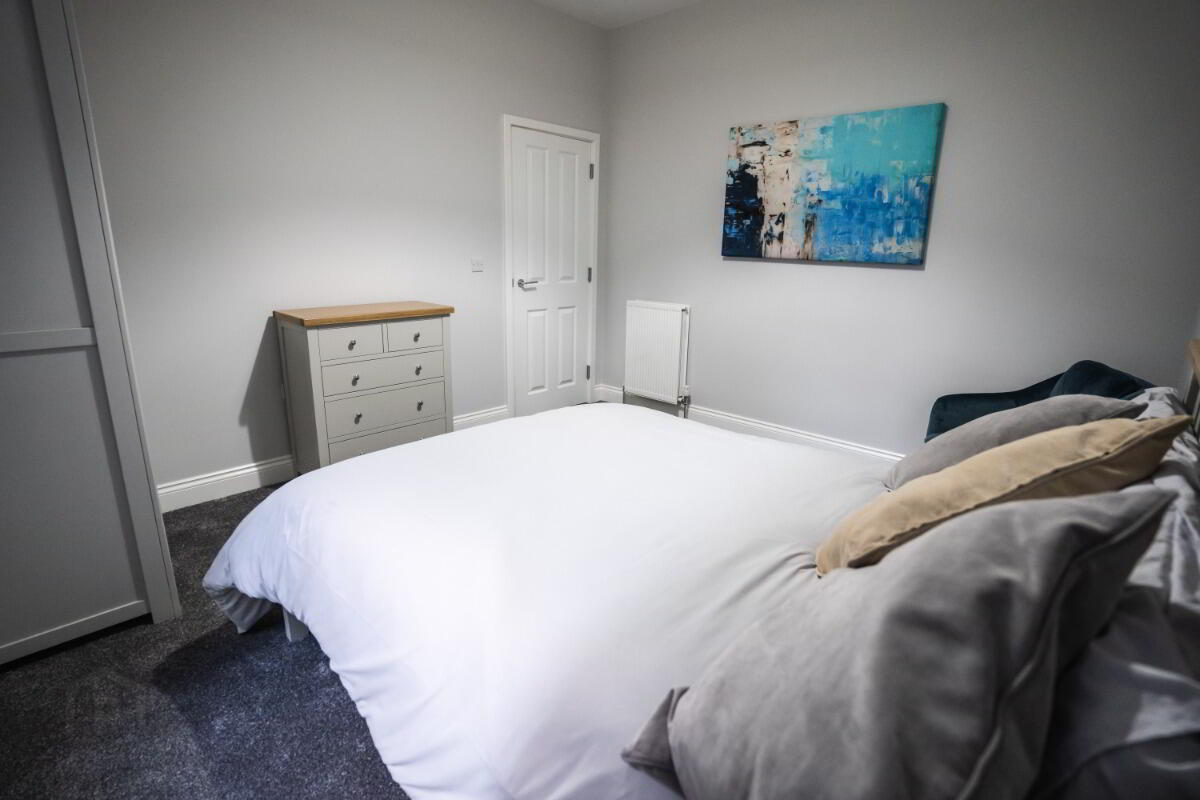 Apartment 1 45 University Street 4 of 8