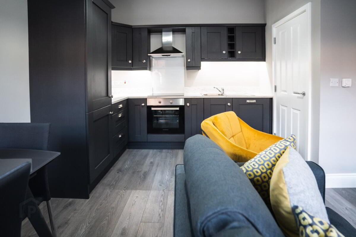 Apartment 1 45 University Street 3 of 8