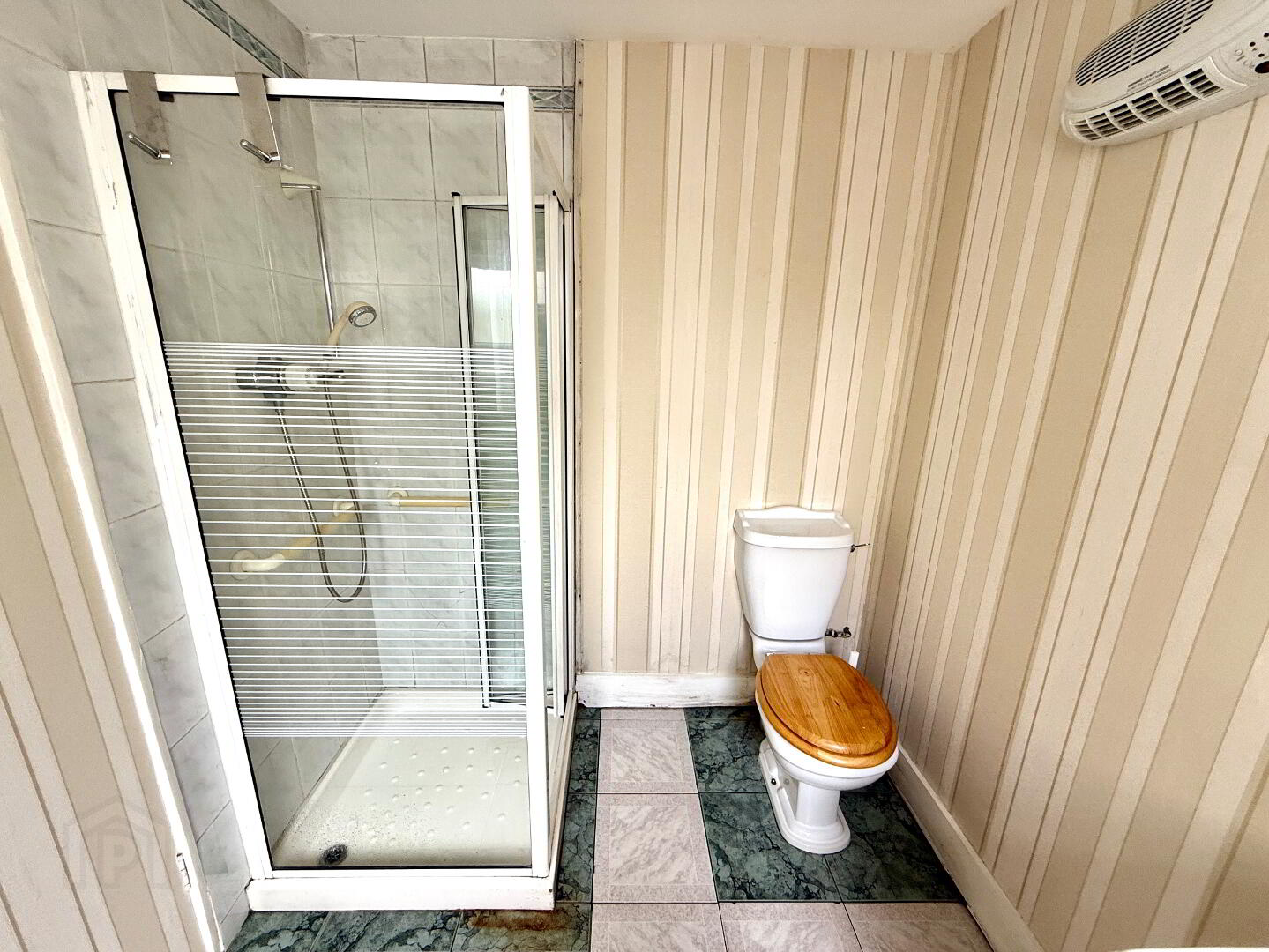 10 Deburgh Terrace 23 of 46