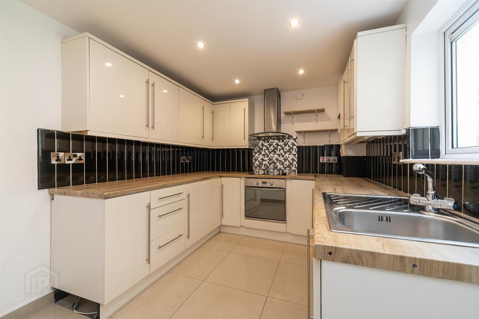 78 Mountpottinger Road 8 of 32