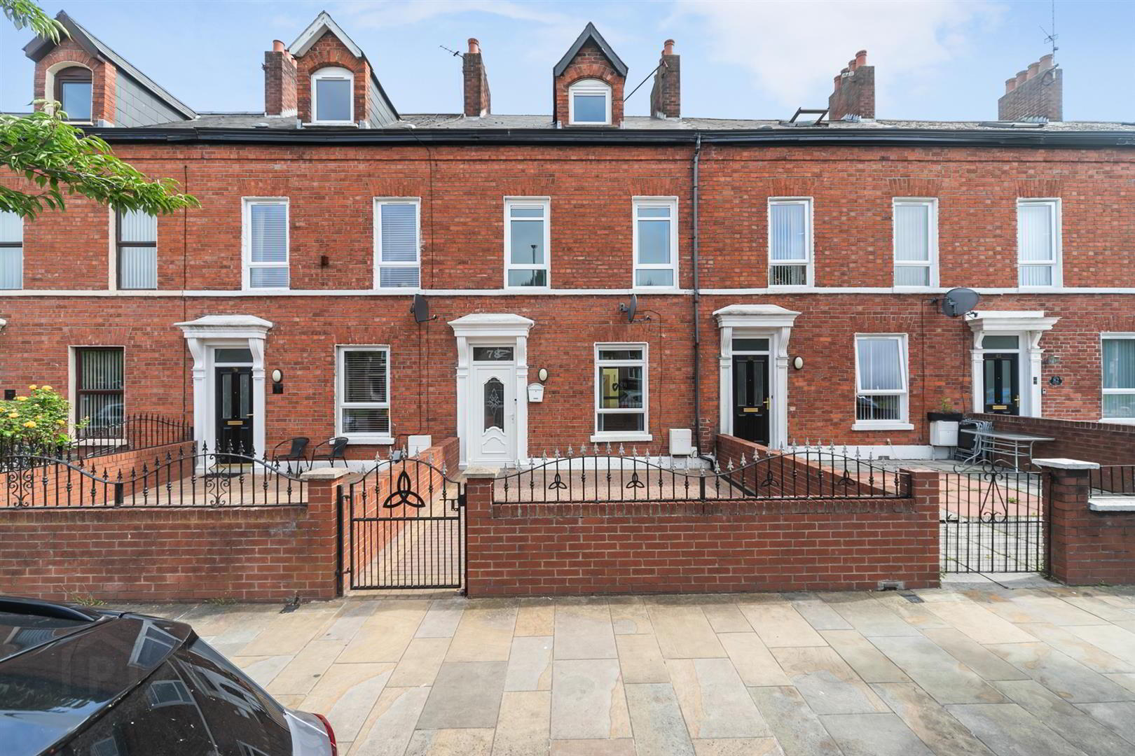 78 Mountpottinger Road 1 of 32