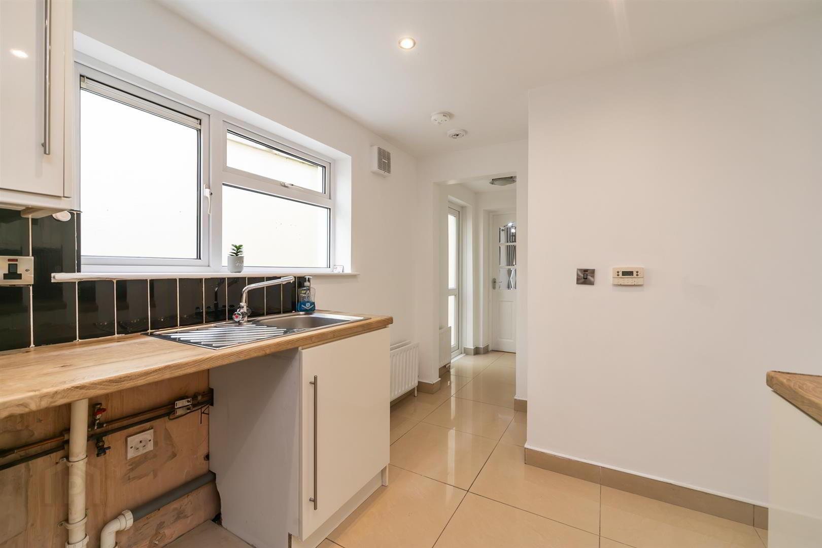 78 Mountpottinger Road 11 of 32