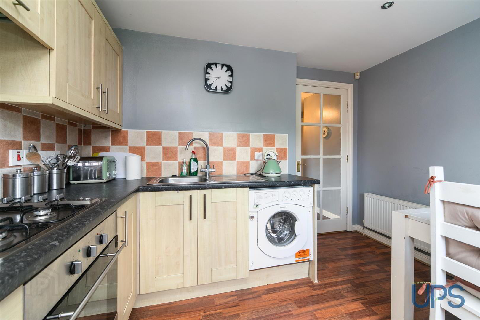 Apt 6, 15 St. Annes Road 4 of 19