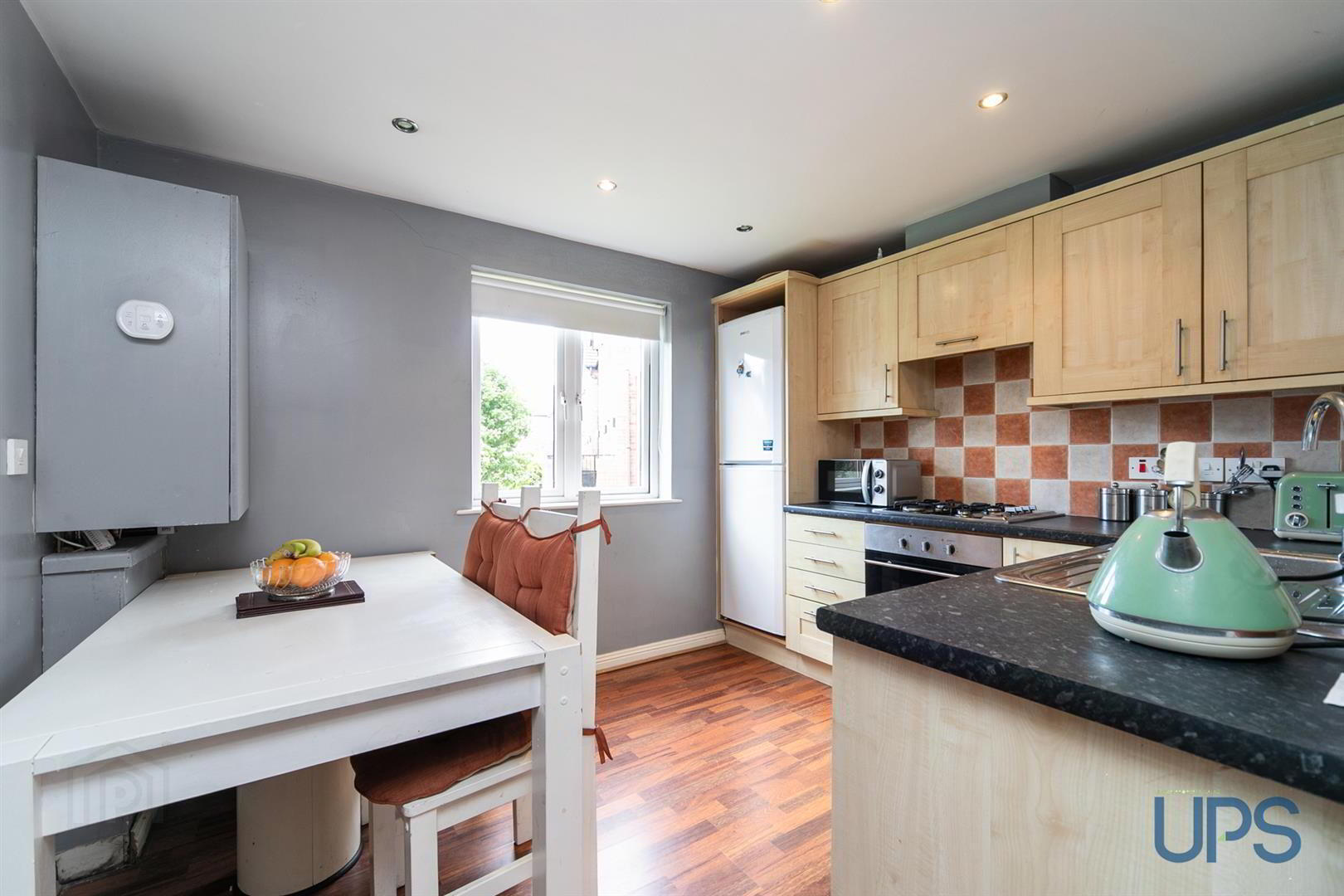 Apt 6, 15 St. Annes Road 6 of 19