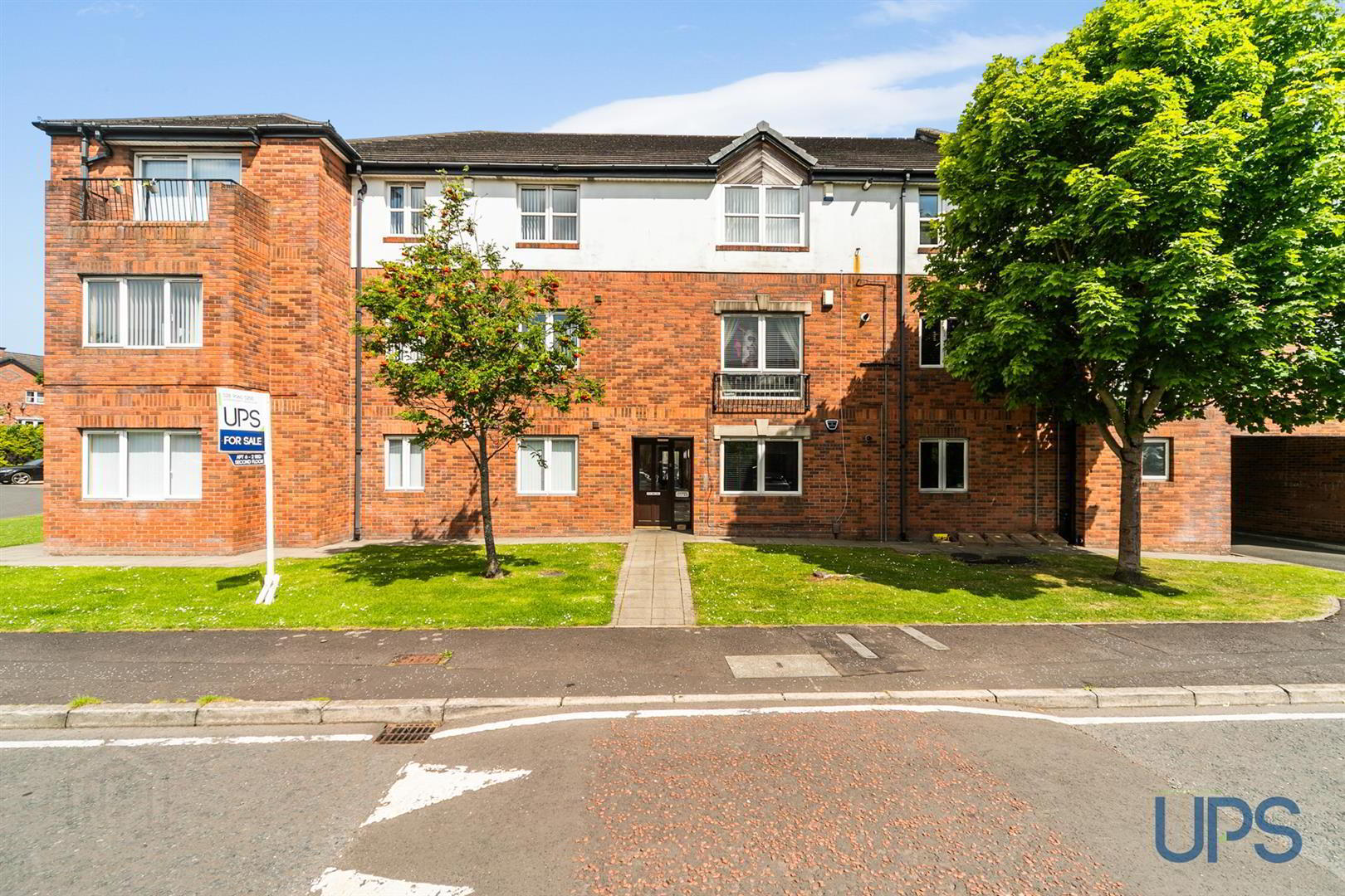 Apt 6, 15 St. Annes Road 16 of 19