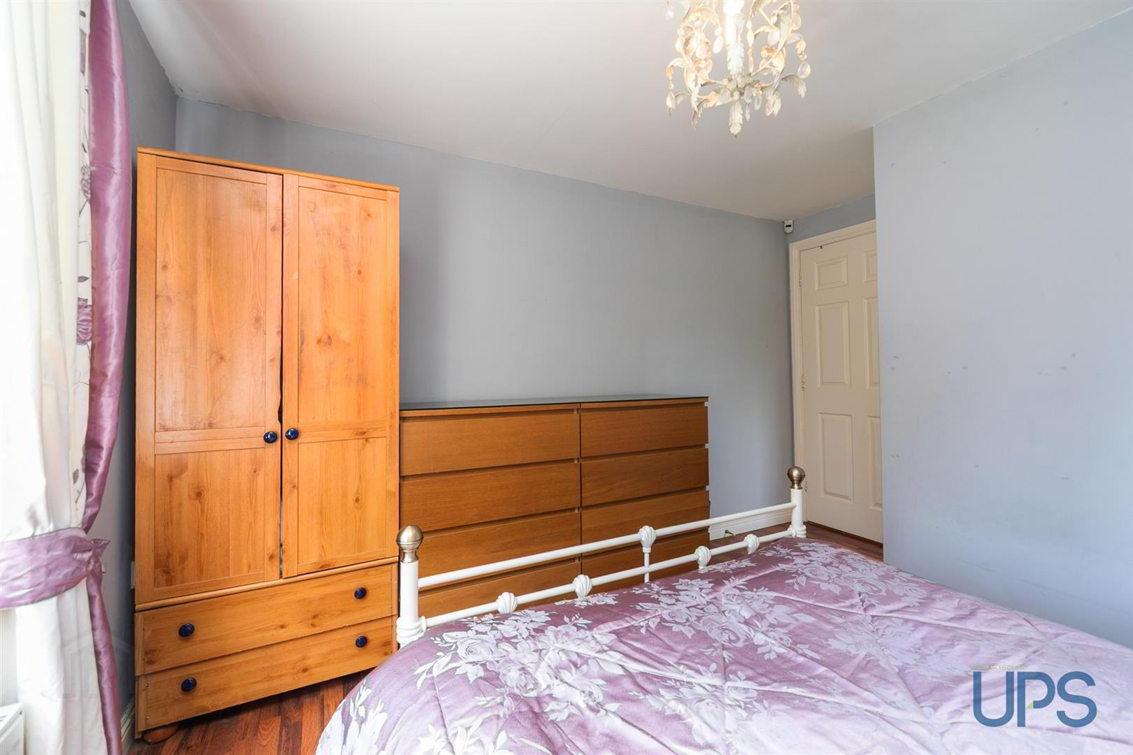 Apt 6, 15 St. Annes Road 8 of 19