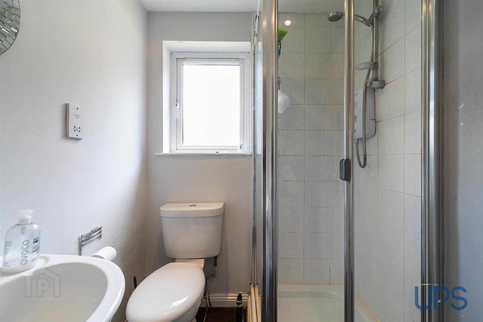 Apt 6, 15 St. Annes Road 10 of 19