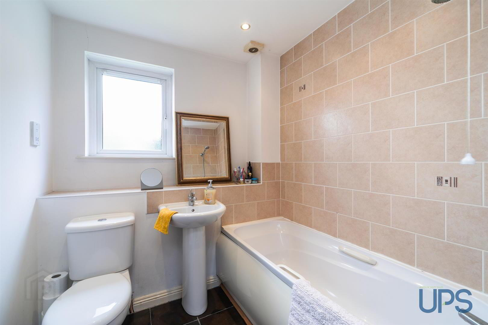 Apt 6, 15 St. Annes Road 13 of 19