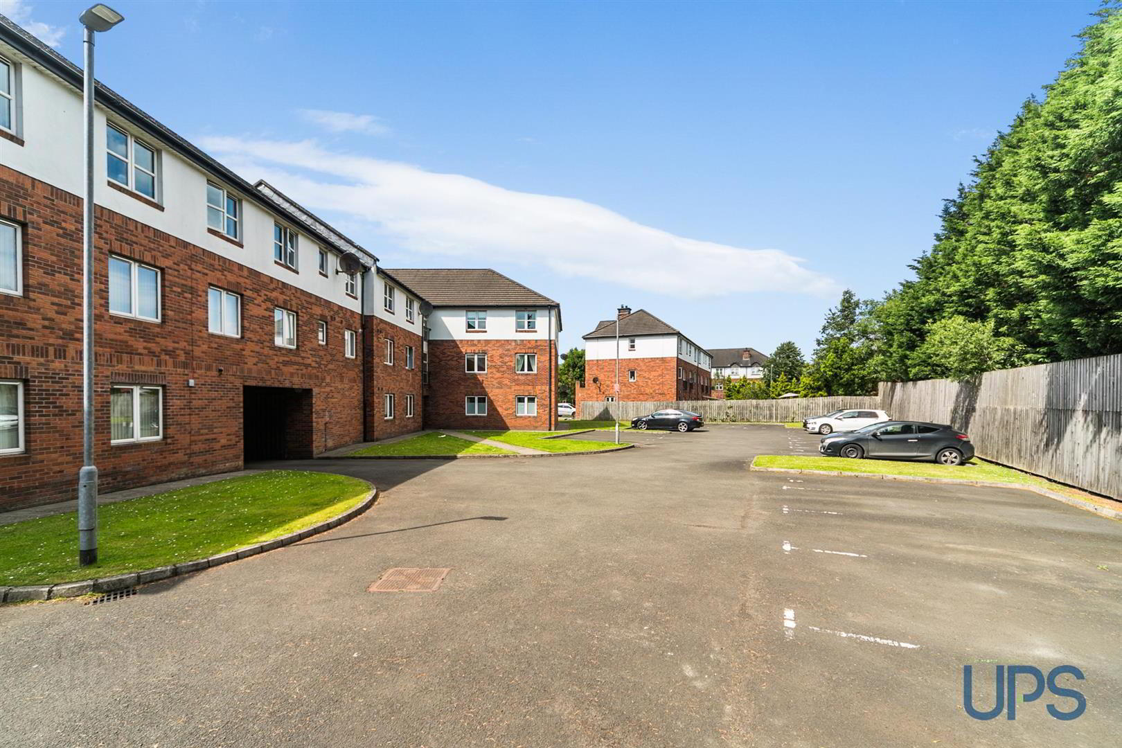 Apt 6, 15 St. Annes Road 18 of 19