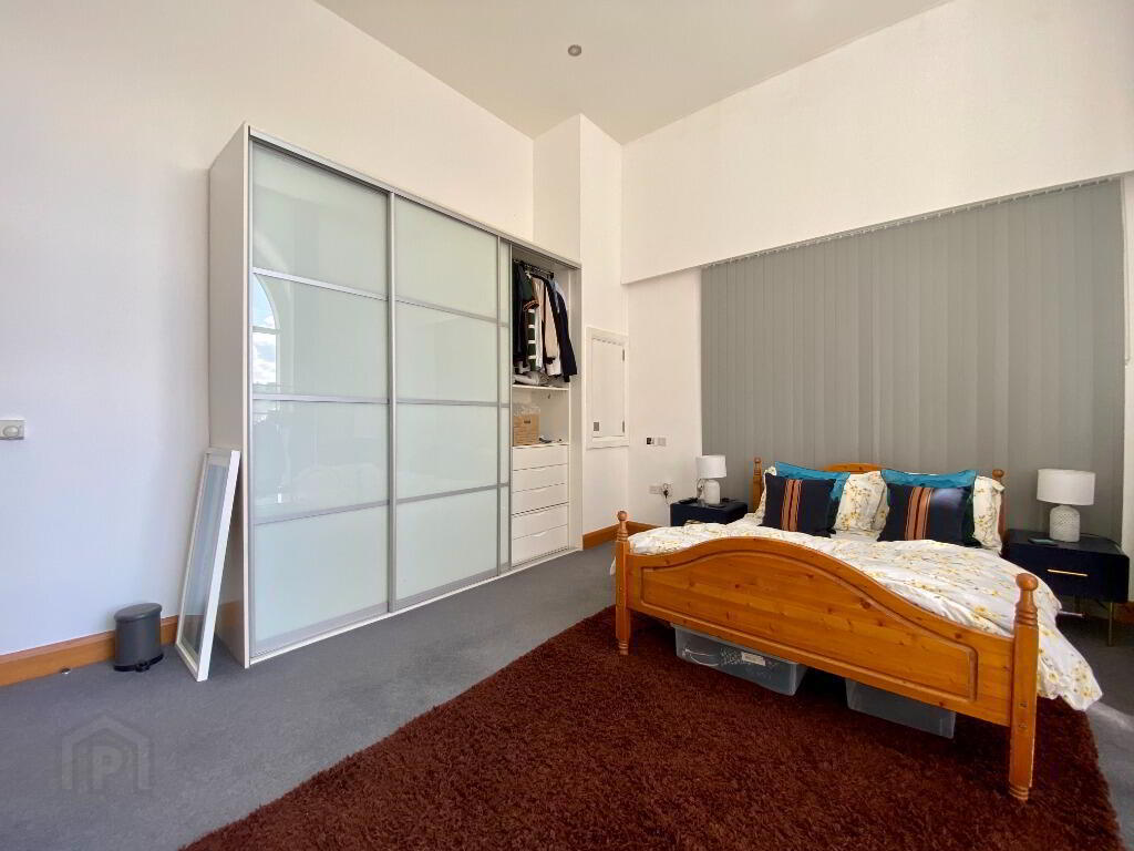 16a The Linen House 6 of 13