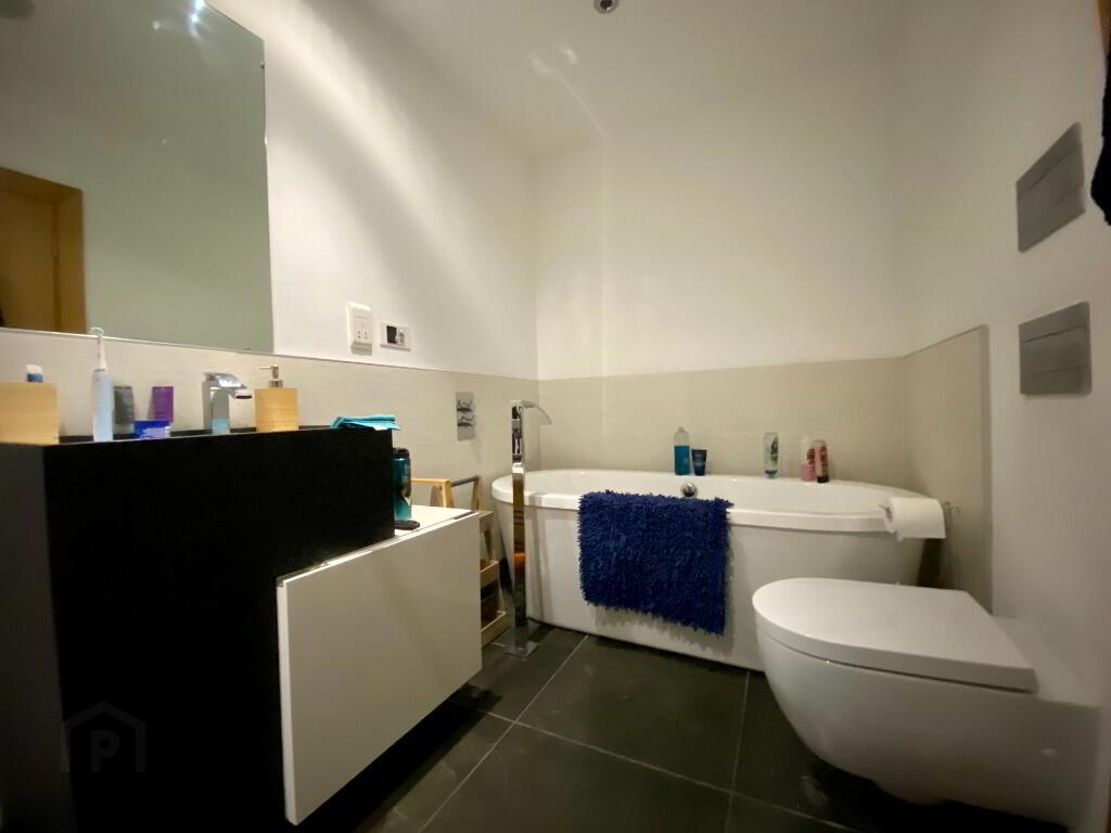 16a The Linen House 7 of 13