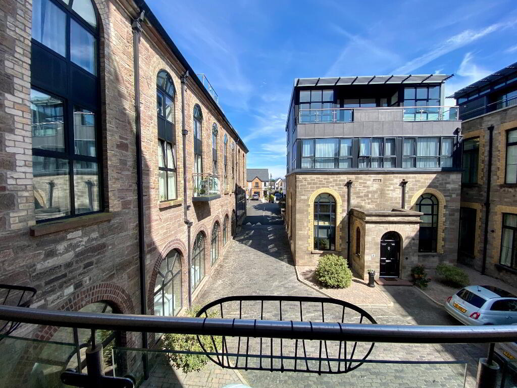 16a The Linen House 13 of 13
