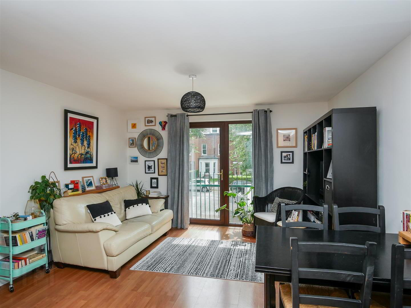 Apt 3, 82a South Parade 3 of 11