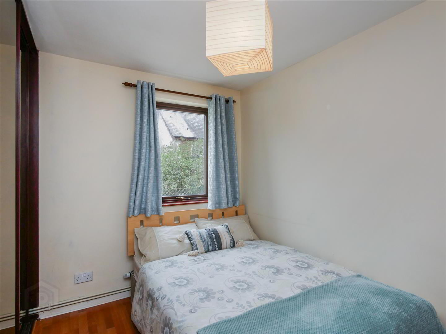 Apt 3, 82a South Parade 7 of 11