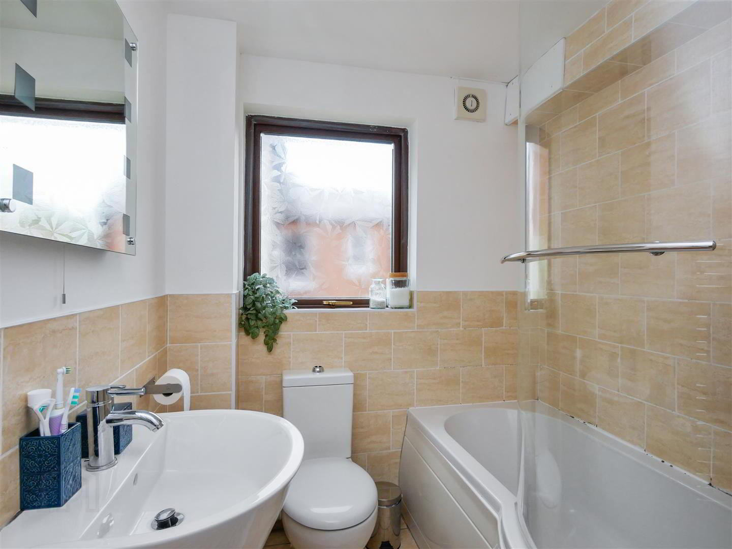 Apt 3, 82a South Parade 9 of 11