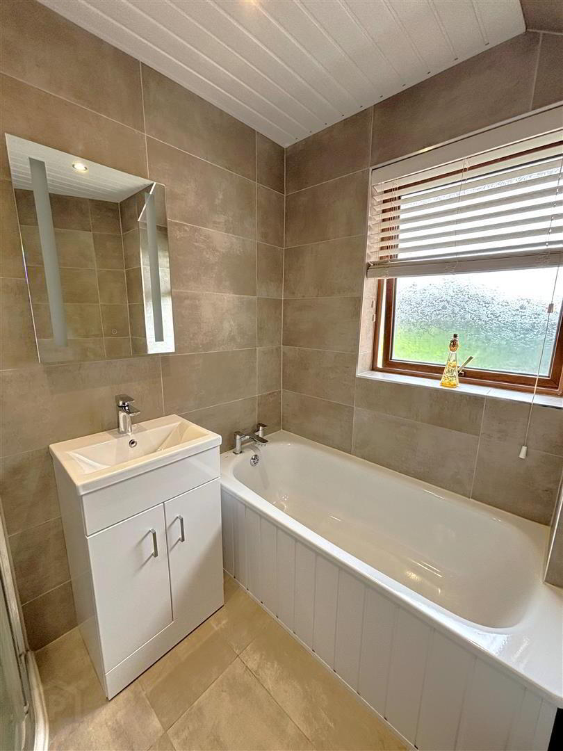 48 Ashmore Street 14 of 24