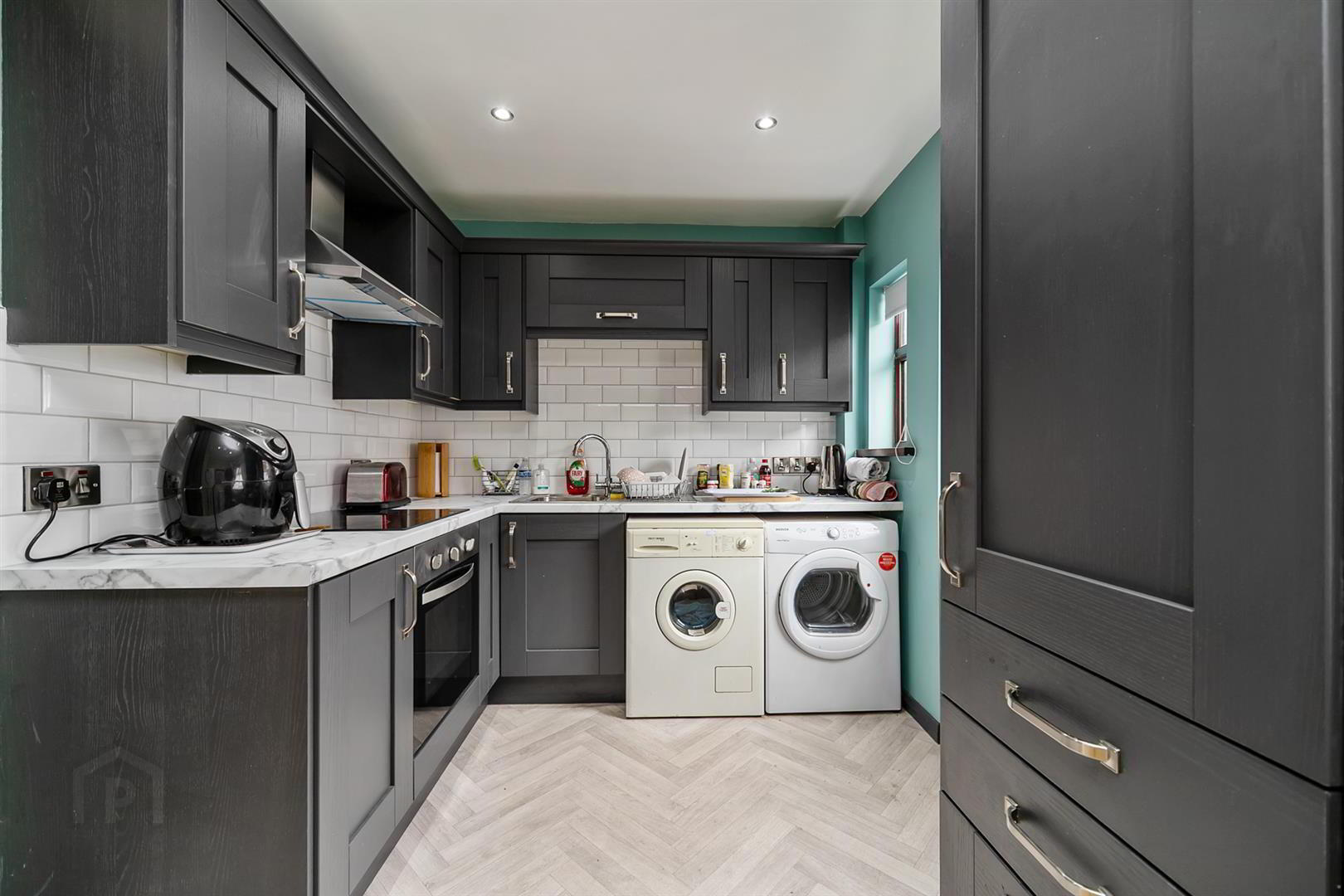 37 Tower Street 6 of 15