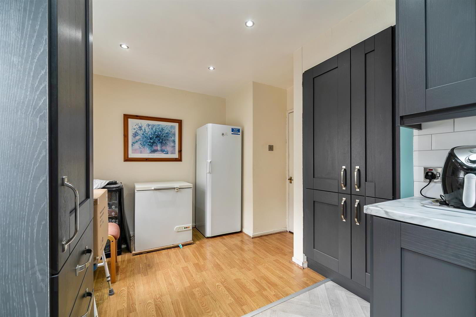 37 Tower Street 8 of 15