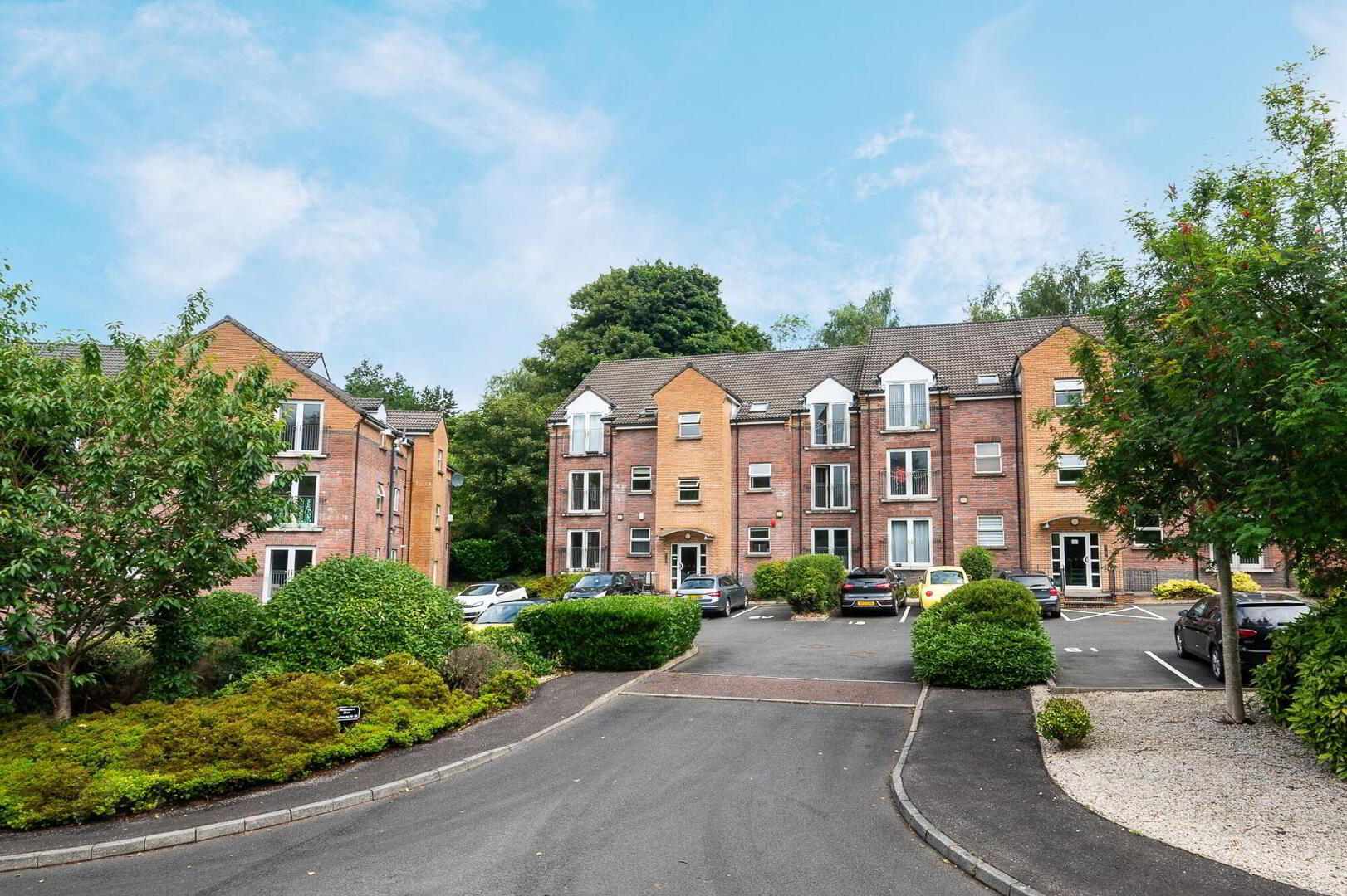 22 Minnowburn Mews 1 of 13